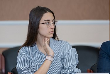 Инициативы идут от молодых